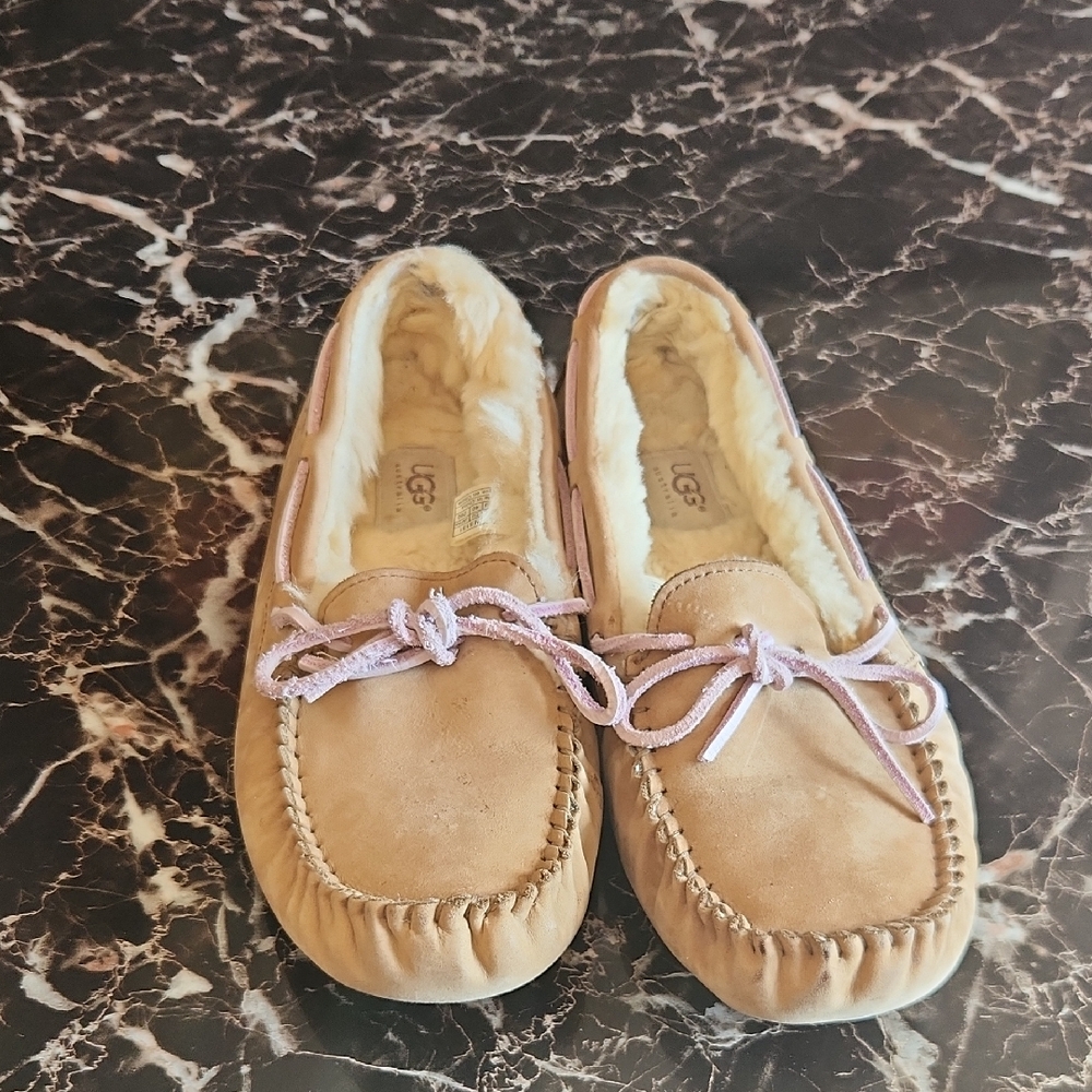 UGG Women's Tan Slippers SIZE 9
